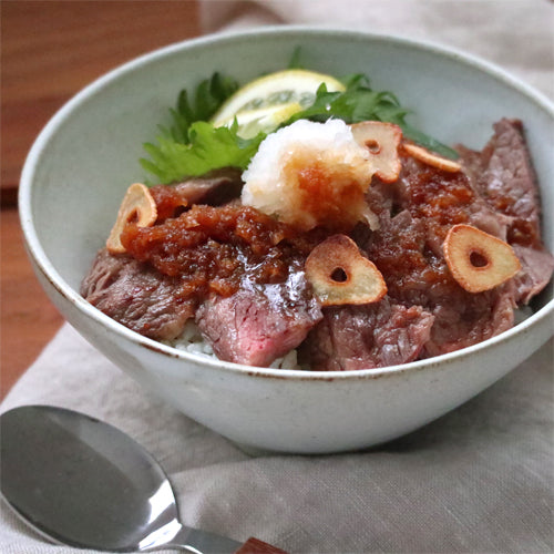 さっぱりおろしソースのステーキ丼